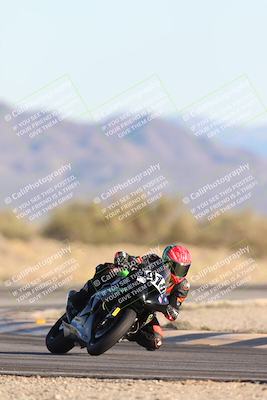 media/Dec-07-2025-CVMA (Sun) [[3e7d2de5dc]]/Race 16-Formula Middleweight/